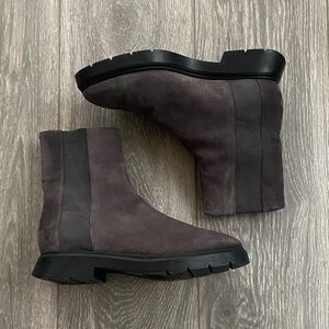 Stuart Weitzman - “The Roy” Dark Grey Suede Shearling Lined Ankle Boots - Size 7